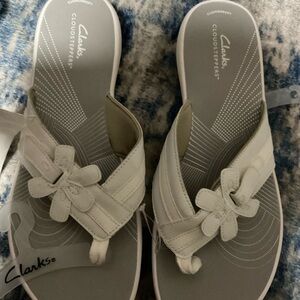Clarks White Floral Strap Cloudsteppers Sandals